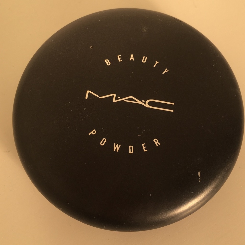 MAC Alpha Girl powder LE no longer available